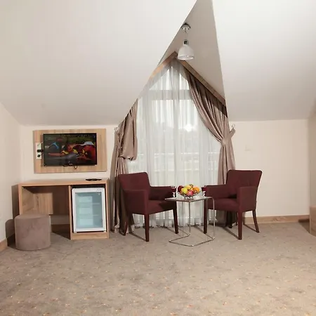 מלון Remila Hotel קוג'לי