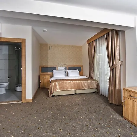 מלון Remila Hotel קוג'לי